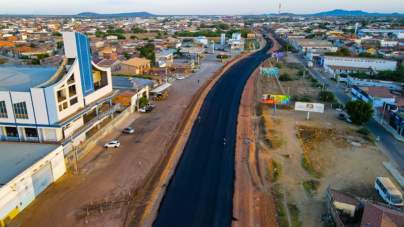 Travessia Urbana: obras avançam e trecho da BR-235 começa a receber pavimentação asfáltica   