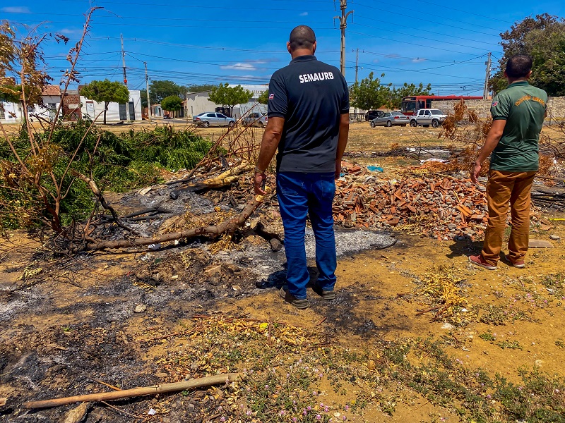 Infração ambiental: Prefeitura de Juazeiro alerta sobre o descarte irregular de entulhos e queima de lixo