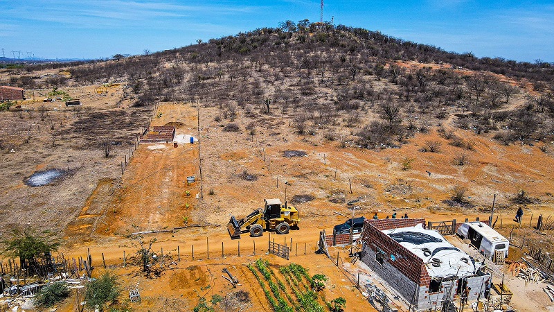 Prefeitura de Juazeiro realiza operação de combate à ocupação irregular na Serra da Batateira