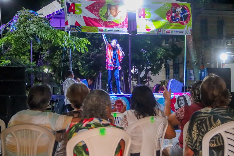Edição especial do chá das 5 leva música e poesia à praça em Juazeiro