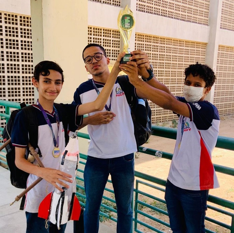 Estudantes da rede municipal de Juazeiro são premiados na 2ª Mostra Petrolinense de Foguetes   
