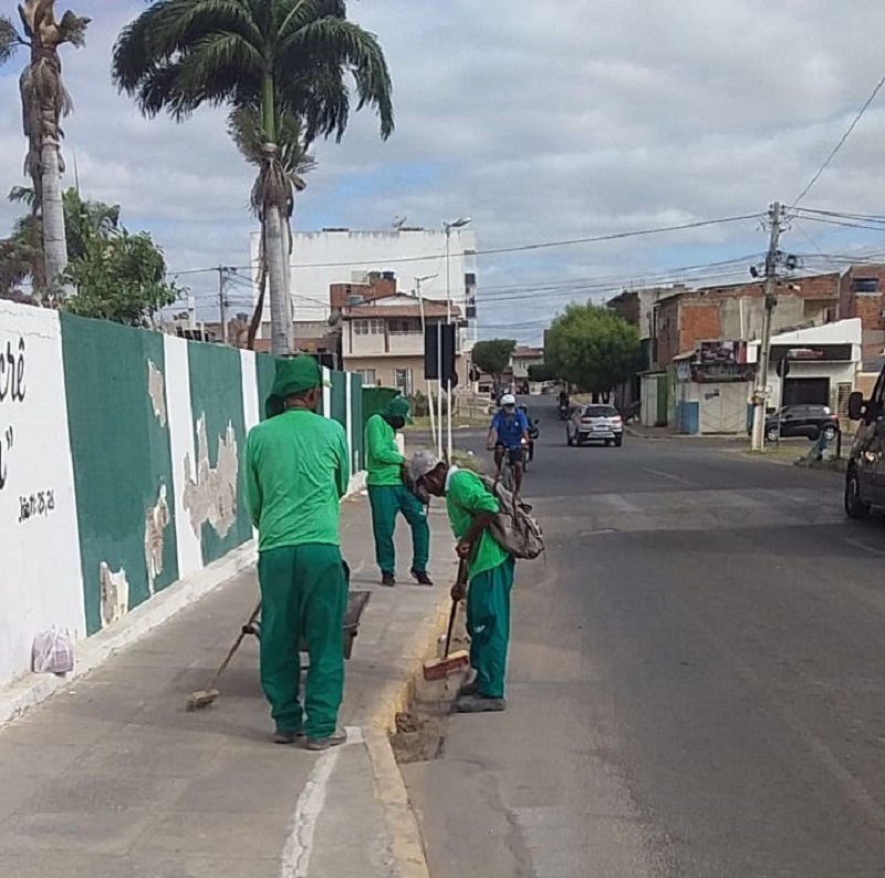 Prefeitura de Juazeiro intensifica ações diárias de limpeza pública