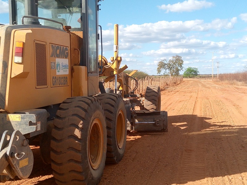Prefeitura de Juazeiro segue investindo em patrolamento, limpeza de canais e diversos serviços em toda cidade   