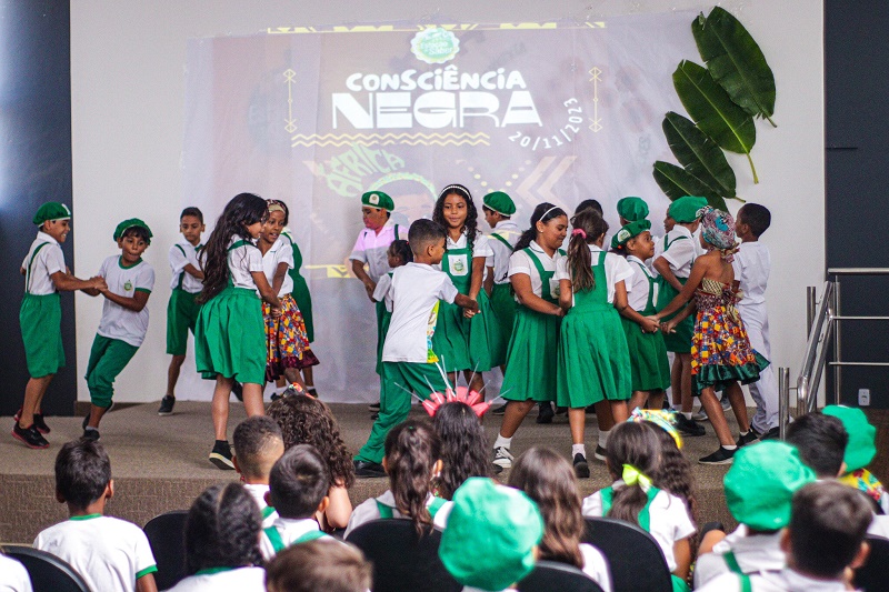 No Dia da Consciência Negra, estudantes da Estação do Saber realizam apresentações da cultura afro