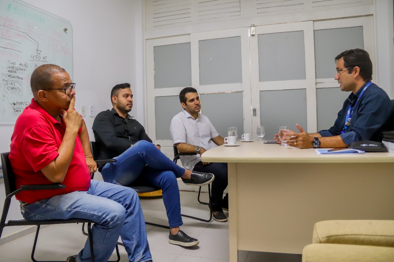 Prefeitura e Sebrae discutem qualificação de feiras e mercados de Juazeiro