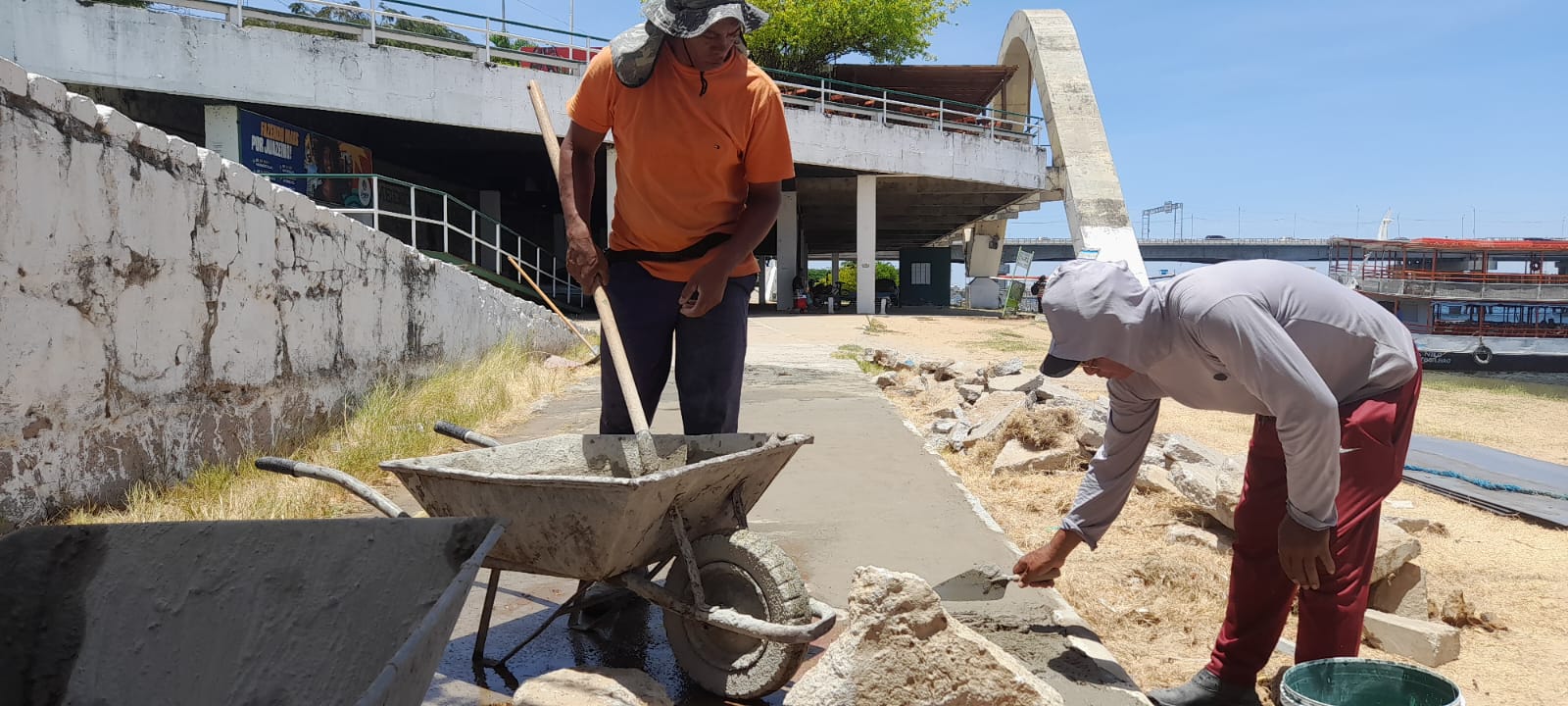 Prefeitura de Juazeiro realiza reparos nas pistas de caminhada e ciclofaixas da Orla Fluvial