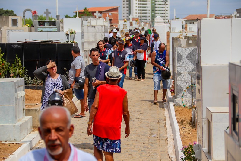 Cemitérios de Juazeiro recebem centenas de visitantes durante o Dia de Finados