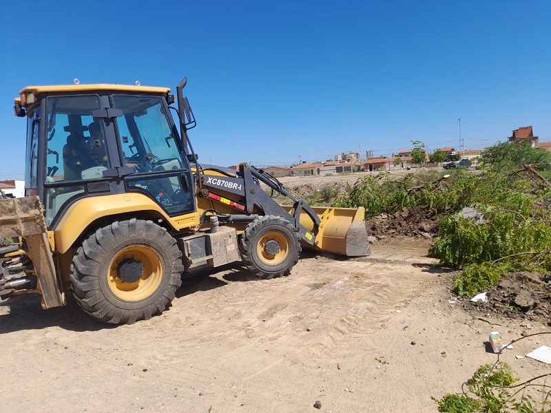 Mutirão: Prefeitura de Juazeiro inicia semana com intensificação na limpeza pública