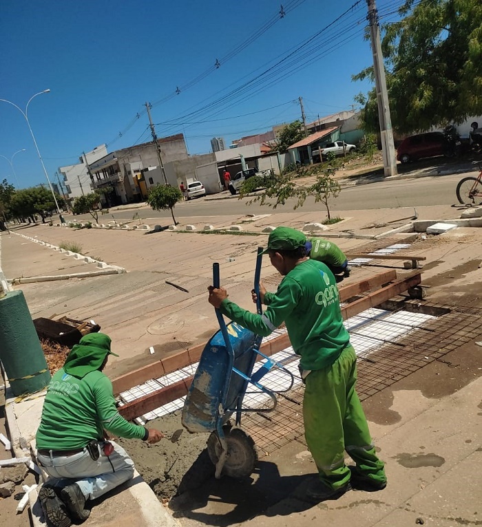 Prefeitura faz reparos e troca de placas do canal da Avenida Luiz Inácio Lula da Silva