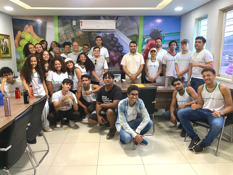 Mercado do Produtor de Juazeiro recebe visita de estudantes do IFBA