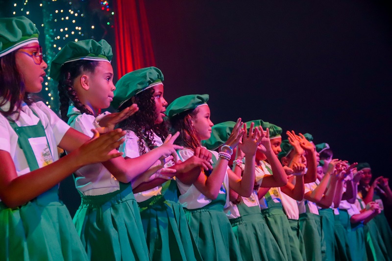 Espetáculo de inclusão: Estudantes da rede municipal de ensino de Juazeiro apresentam Cantata Natalina em Libras