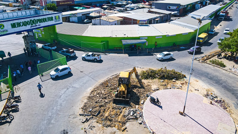 Rotatória do Mercado do Produtor passa por intervenção para melhoria do trânsito