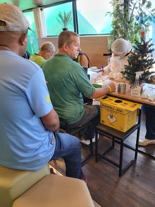 Prefeitura de Juazeiro leva serviços de saúde para caminhoneiros na BR-407