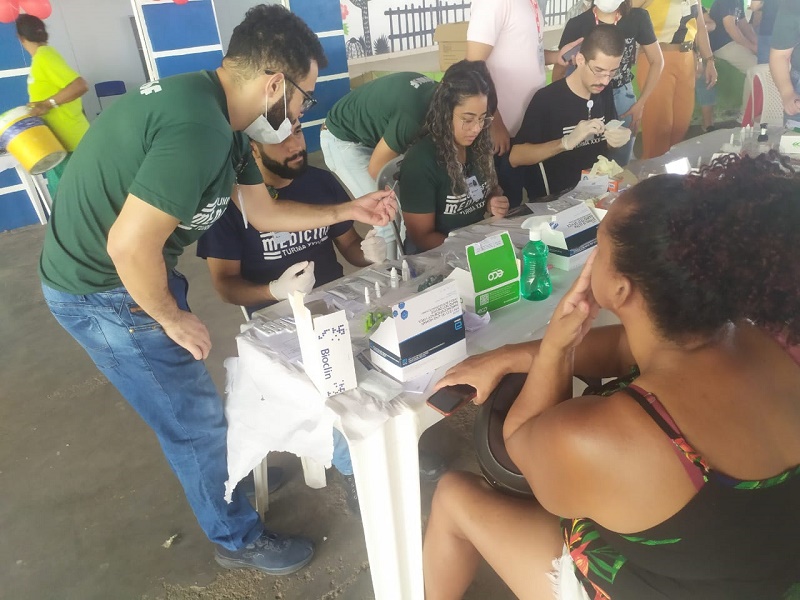 Dezembro Vermelho: Prefeitura de Juazeiro realiza testagens da IST/AIDS na Feira do Alto da Maravilha
