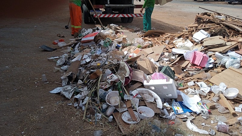 Prefeitura de Juazeiro intensifica ações de limpeza urbana e alerta população para não jogar lixo em via pública