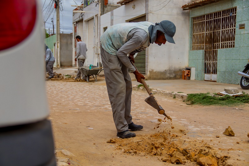 SAAE Juazeiro intensifica recuperação de pavimentação nas vias onde executou serviços
