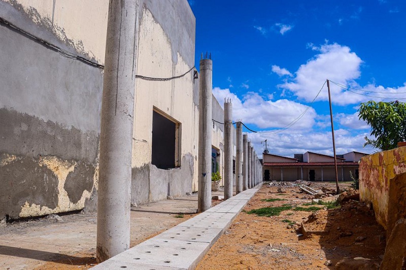 Com 55 escolas requalificadas já entregues, gestão Suzana Ramos investe e avança nas obras da Escola Paulo VI, unidade de ensino mais antiga do município