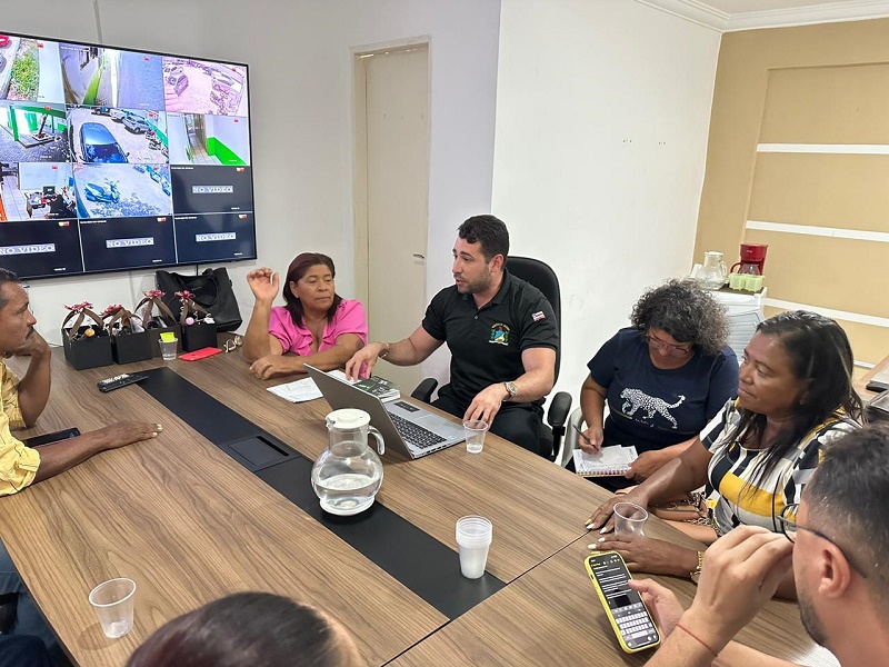 Prefeitura de Juazeiro reúne-se com representante de ambulantes sobre medidas seguras e organizadas para o Carnaval 2024