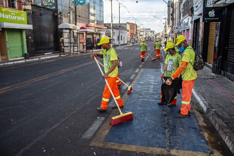 Prefeitura de Juazeiro organiza equipes de limpeza pública que irão atuar no percurso do Carnaval 2024