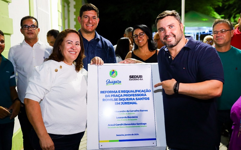 Prefeita Suzana Ramos e vice-prefeito Leonardo Bandeira entregam praça totalmente requalificada no distrito de Juremal