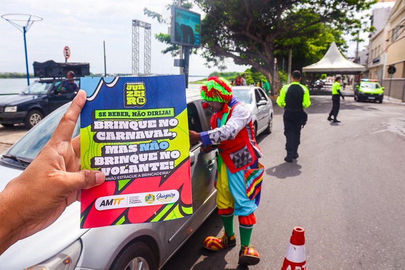 Prefeitura de Juazeiro realiza blitz educativa para um Carnaval seguro no trânsito