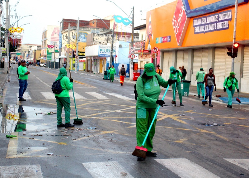 Operação de limpeza garante higienização dos circuitos logo cedo para mais uma noite de carnaval