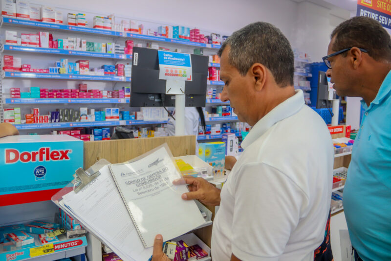 Procon de Juazeiro realiza fiscalização em farmácias de manipulação e drogarias da cidade
