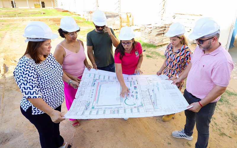 Prefeita Suzana Ramos visita obra em andamento do Colégio Paulo VI em Juazeiro