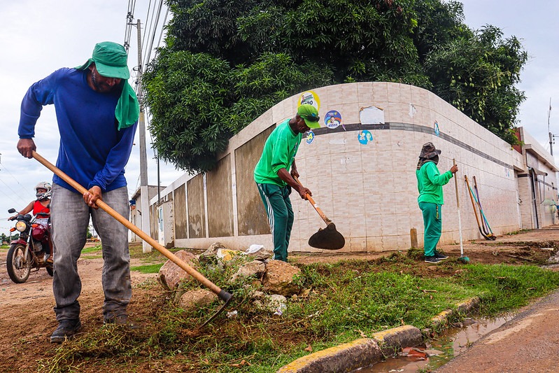 Com chuvas frequentes, Prefeitura de Juazeiro intensifica serviços de capina em vários pontos da cidade