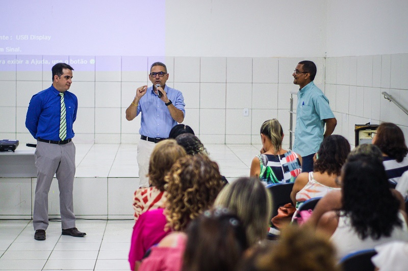 Com entrega de cartão PROAFE, gestão Suzana Ramos se destaca como primeiro município a adotar novo método de repasse de recurso