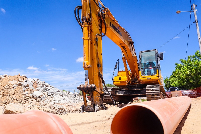 Após anos de transtornos, gestão Suzana Ramos leva obra de saneamento básico para bairro Antônio Guilhermino
