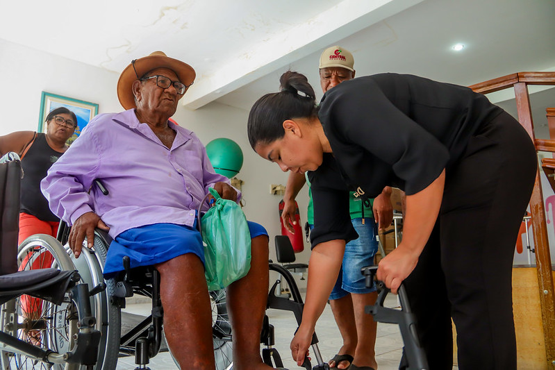 Pacientes cadastrados no Cerpris de Juazeiro são contemplados com cadeiras de rodas
