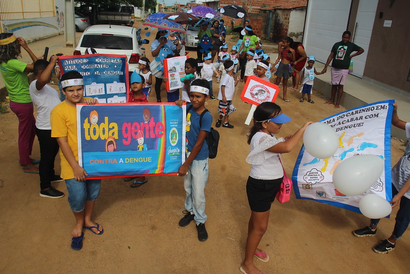 Caminhada conscientiza moradores do Jardim Primavera sobre a importância do combate ao mosquito Aedes aegypti