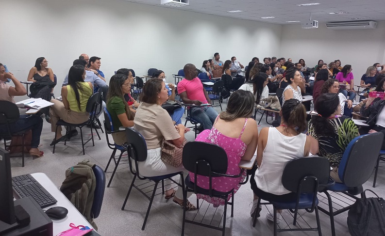 Médicos e enfermeiros da rede municipal de Juazeiro participam de encontro sobre inserção DIU nas UBS