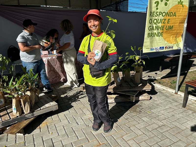Mais amor por elas: Prefeitura de Juazeiro distribui cerca de 300 mudas de plantas nativas da caatinga durante evento voltado para as mulheres