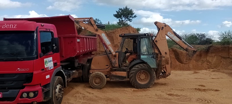 Prefeitura de Juazeiro realiza serviços nas estradas vicinais e limpeza no distrito de Massaroca