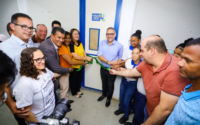 Prefeita Suzana Ramos entrega primeiro Laboratório de Ciências da educação municipal de Juazeiro