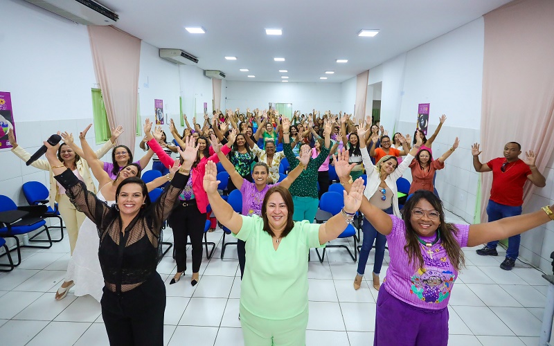 Prefeita Suzana Ramos celebra Mês da Mulher com servidoras da rede municipal de ensino