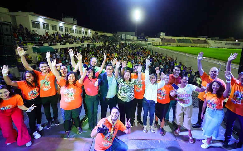 Prefeita Suzana Ramos participa  da 4ª edição do Celebra Vale e assina lei que institui o ‘Dia Municipal do Jovem Adventista’