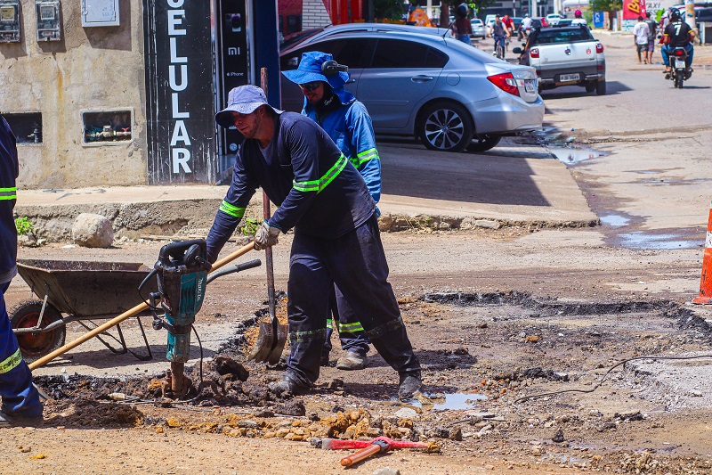Prefeitura de Juazeiro realiza recuperação asfáltica da Av. São João, no bairro Piranga