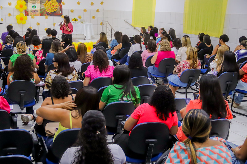 Prefeitura de Juazeiro promove formação para profissionais da educação alusiva à campanha de combate à exploração sexual infantil