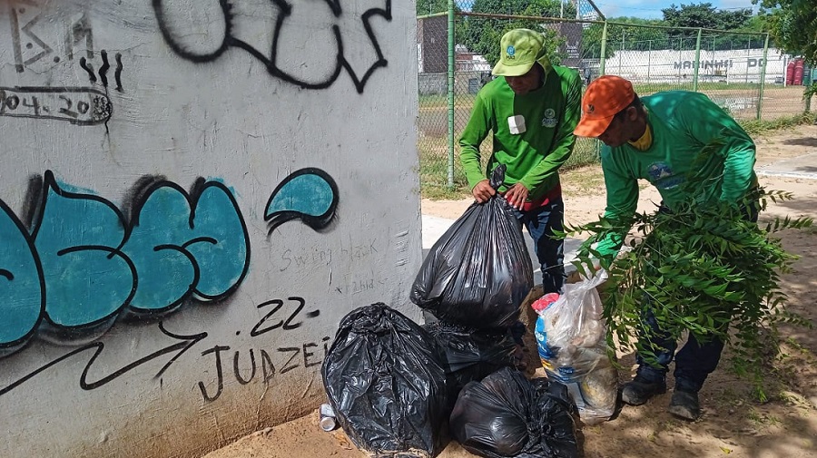 Prefeitura atua com equipes de limpeza na orla de Juazeiro   