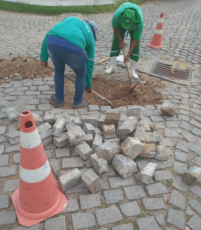 Prefeitura de Juazeiro realiza reposição de calçamento no bairro Santo Antônio após serviço de drenagem