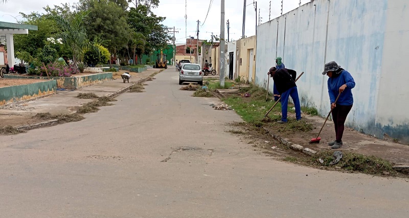 Prefeitura realiza mutirão de limpeza nos bairros Piranga e João Paulo II