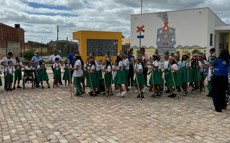 No Dia dos Povos Indígenas, escola da rede municipal de Juazeiro promove mostra cultural