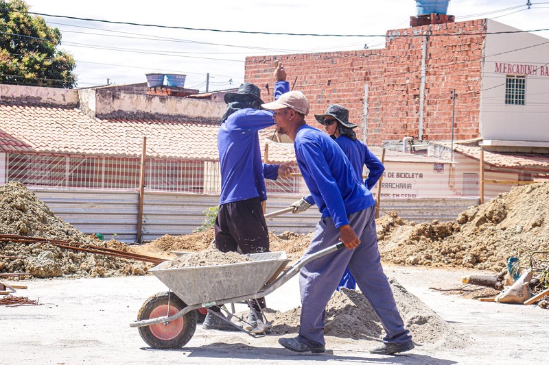 Feirantes e moradores estão animados com as obras da feira do Alto do Alencar realizada pela gestão Suzana Ramos
