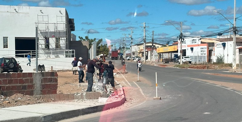 Prefeitura de Juazeiro e Igreja Batista Betesda chegam em acordo e realizam demolição do muro para adequação de calçada