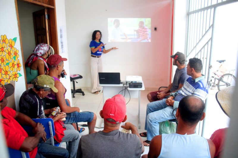 Prefeitura de Juazeiro inicia projeto com exibição de vídeos e dialoga sobre perspectiva de vida com usuários do Centro POP