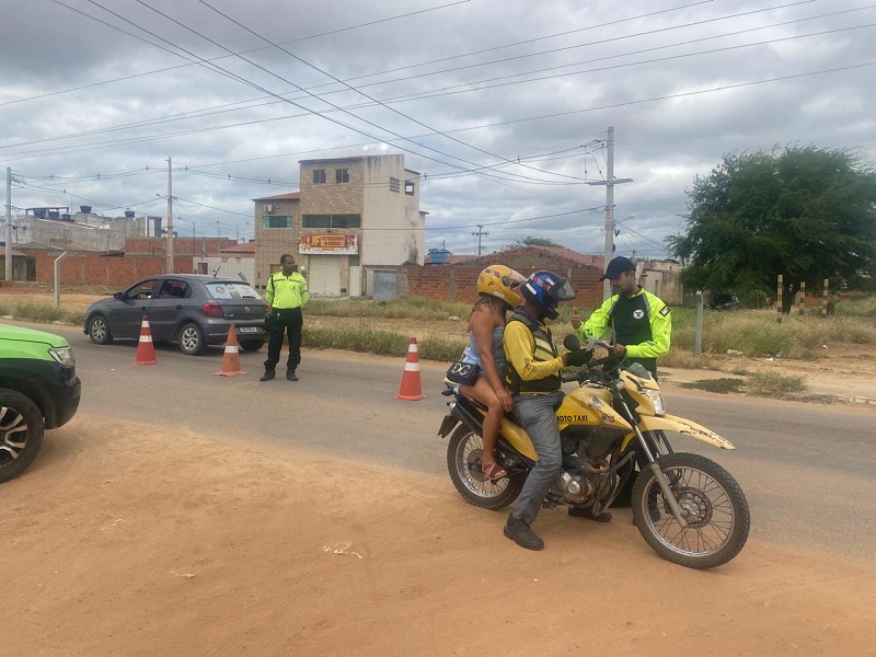 Maio Amarelo: Prefeitura de Juazeiro realiza blitz educativa no bairro Tabuleiro nesta segunda (6)