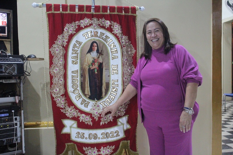 Prefeita Suzana prestigia novena de Santa Terezinha em Carnaíba do Sertão